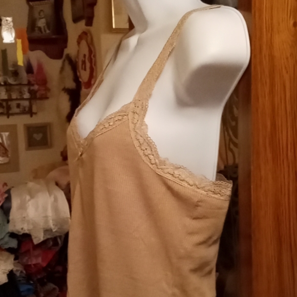 Bundle of 5, Like New, Assorted Colors, Lacey,Camisolesπ·πΉβοΈππ₯π¦ππ¦ππ¦π₯π· - Picture 7 of 16